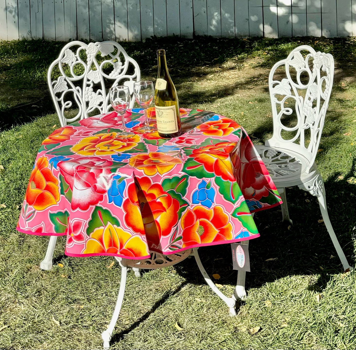 Round Pink Royal Roses Oilcloth Tablecloths