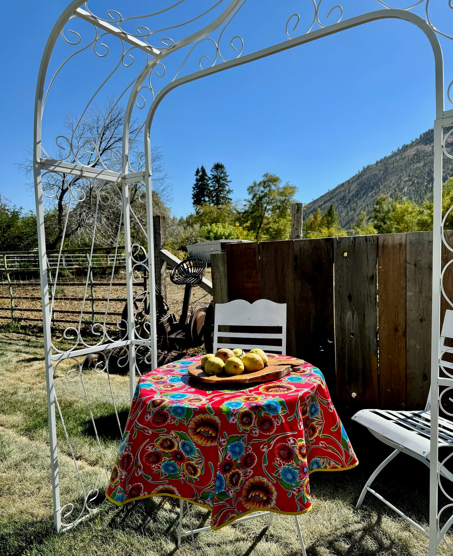 Round Red Spring Bloom Oilcloth Tablecloths