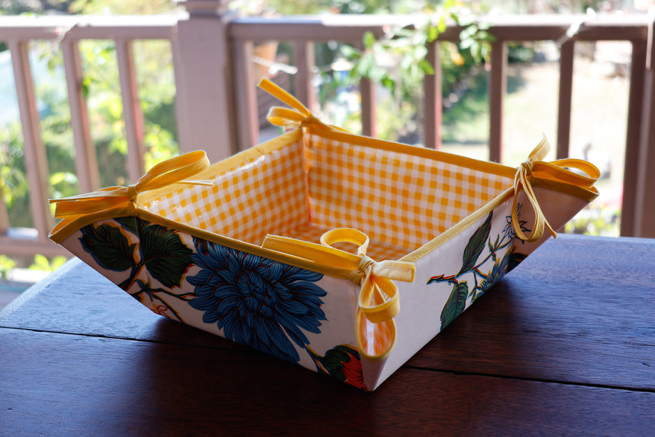 Oilcloth Alley, for all things oilcloth